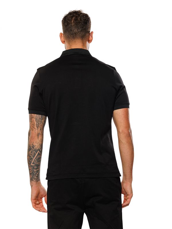 חולצת פולו קצרה לגברים עם תווית מטאלית