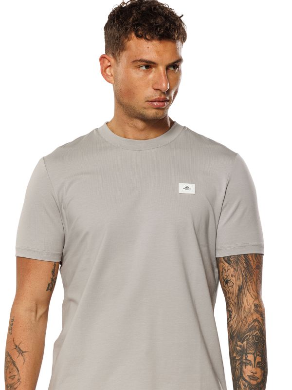 טי שירט ENZO קצרה עם תווית רקומה לגברים