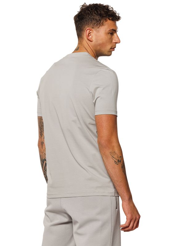 טי שירט ENZO קצרה עם תווית רקומה לגברים