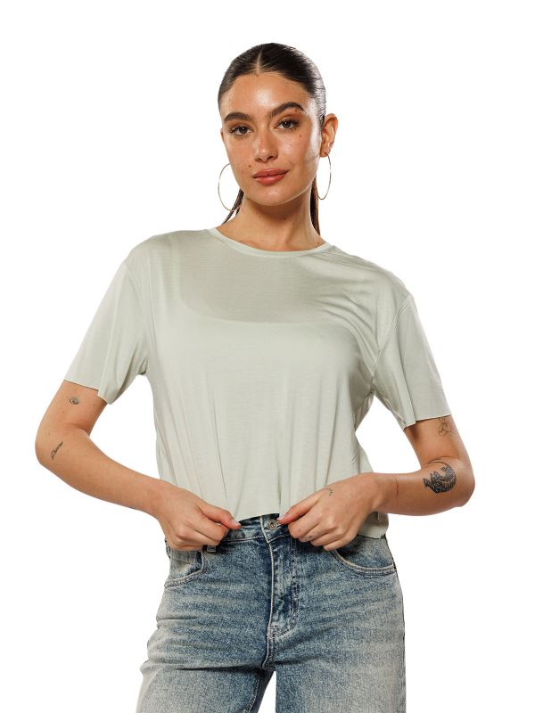 טי שירט קצרה לנשים בגזרת קרופ