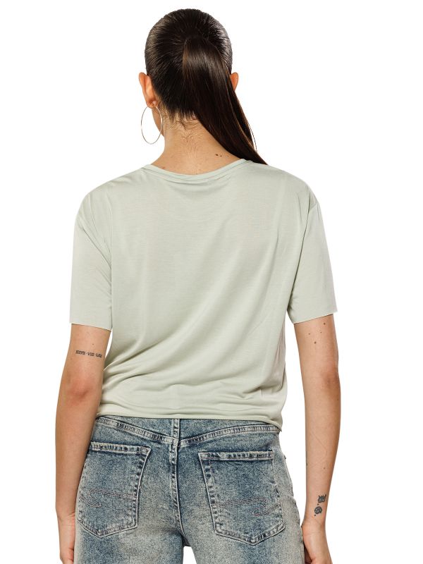 טי שירט קצרה לנשים בגזרת קרופ