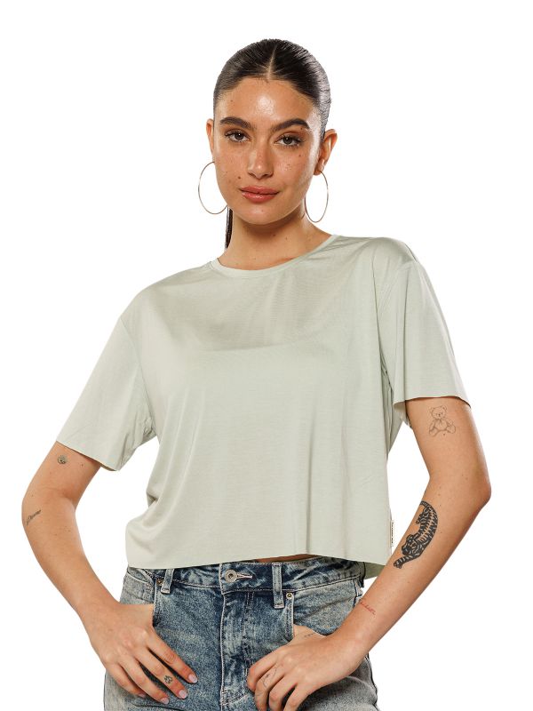 טי שירט קצרה לנשים בגזרת קרופ