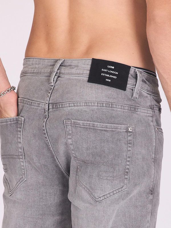 ג’ינס סקיני עם שפשופים לגברים