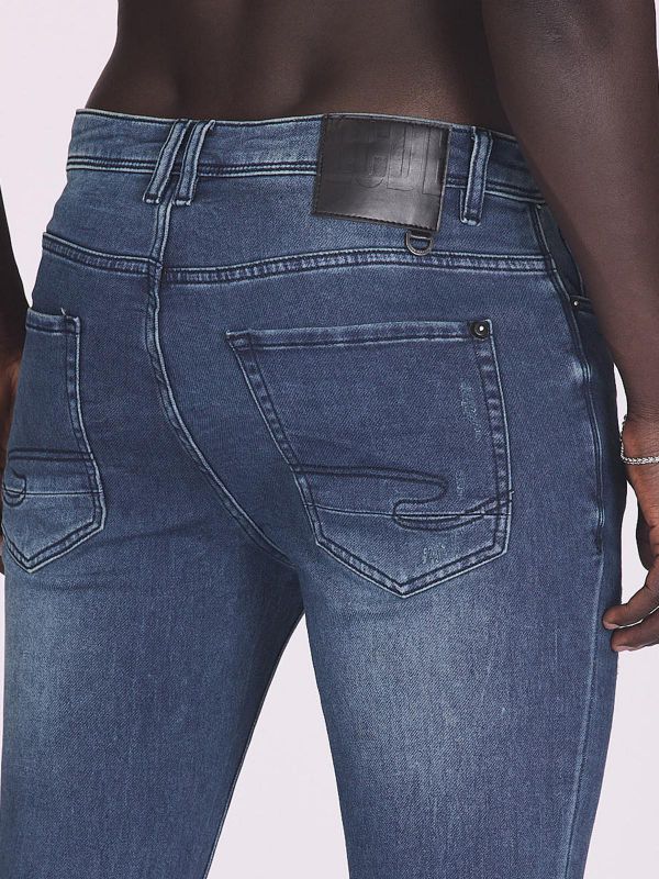 ג’ינס בגזרה קלאסית לגברים