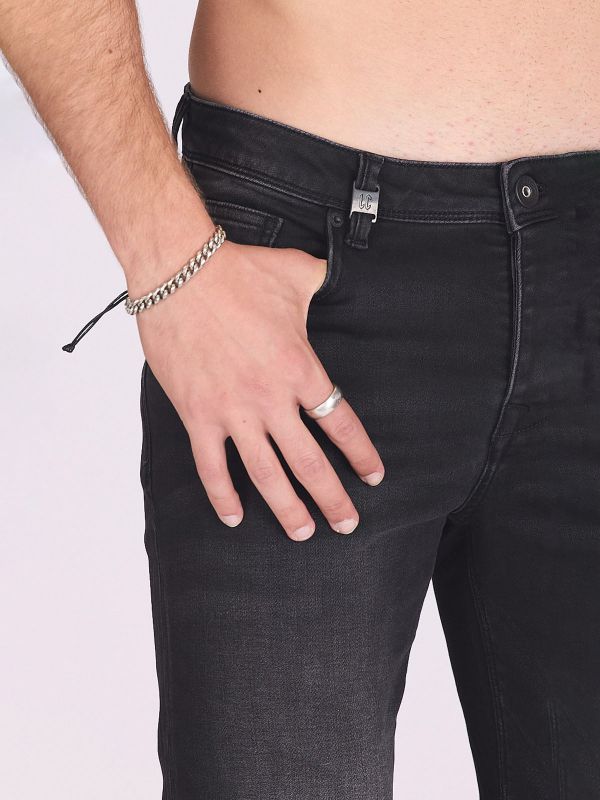 ג’ינס כהה עם כיסים לגברים