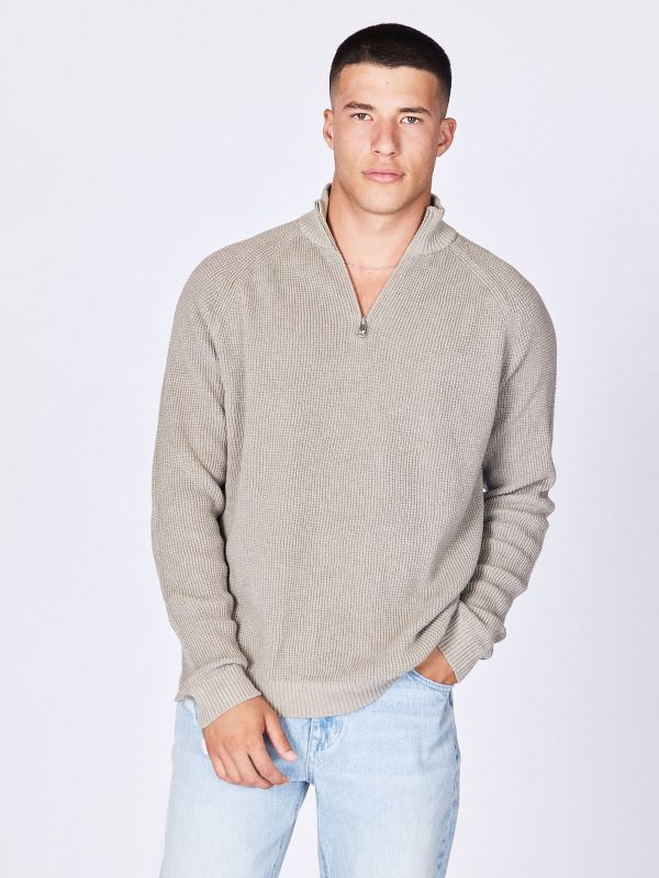 סריג מודרני עם צווארון פתוח לגברים