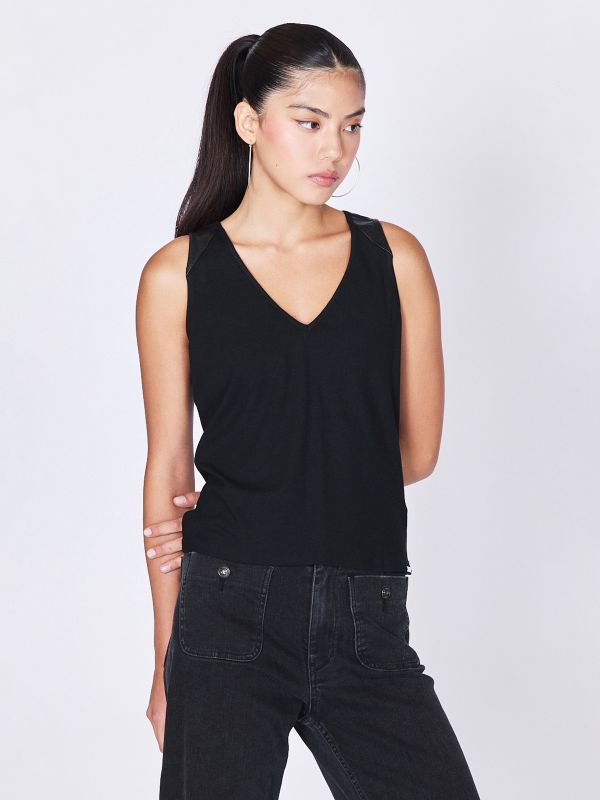 גופייה עם מחשוף וי לנשים