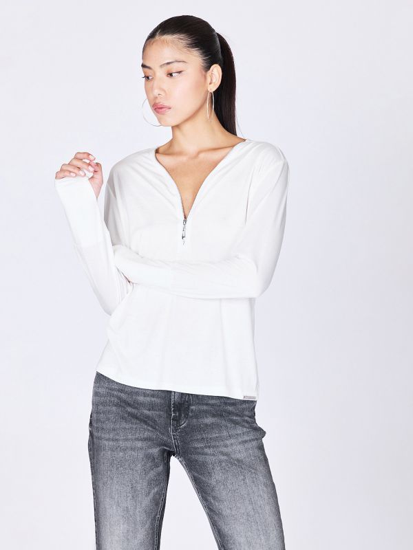 חולצת טי ארוכה עם צווארון וריץ’ רכיסה לנשים