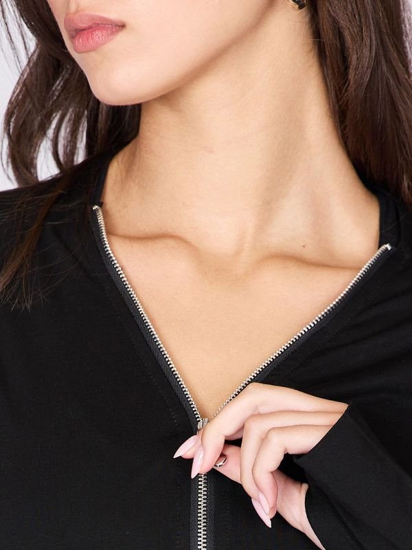 חולצת טי ארוכה עם צווארון וריץ’ רכיסה לנשים