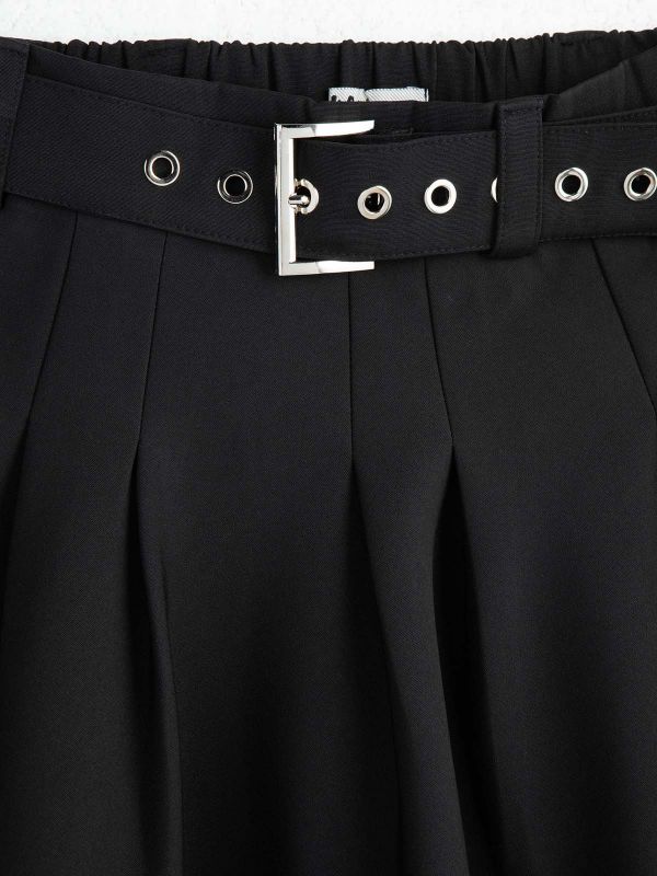 חצאית מיני שחורה עם חגורה בנות