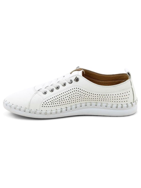 נעלי סניקרס בדוגמא מחוררת לנשים