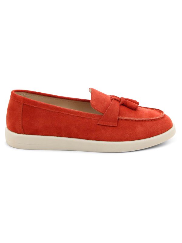 נעלי מוקסין עם פרנזים לנשים