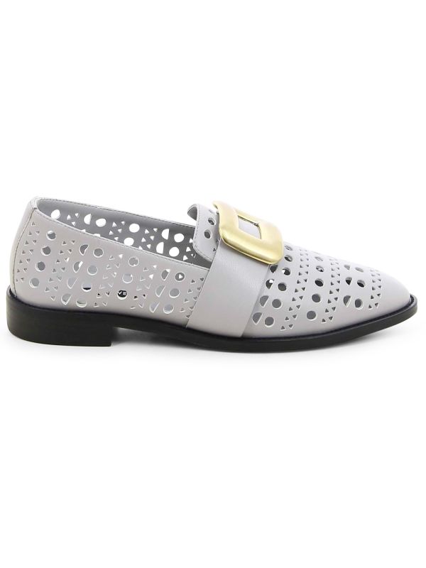 נעלי לואפרס מחוררות עם אבזם לנשים