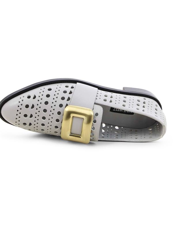 נעלי לואפרס מחוררות עם אבזם לנשים