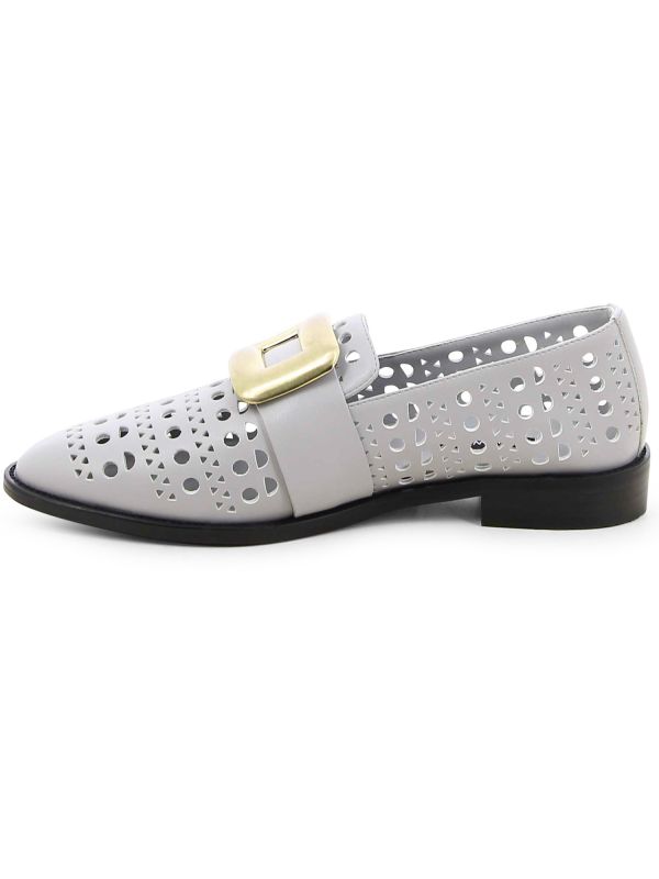 נעלי לואפרס מחוררות עם אבזם לנשים