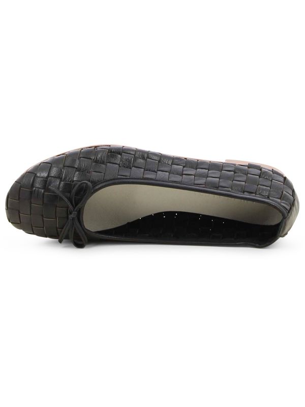 נעלי בובה קלועות לנשים