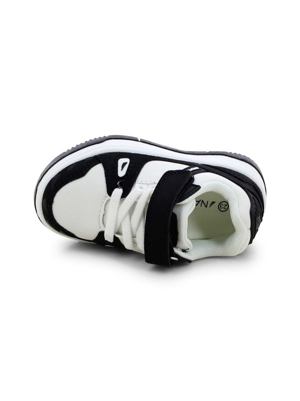 סניקרס אופנתיות עם סקוץ’ לילדים