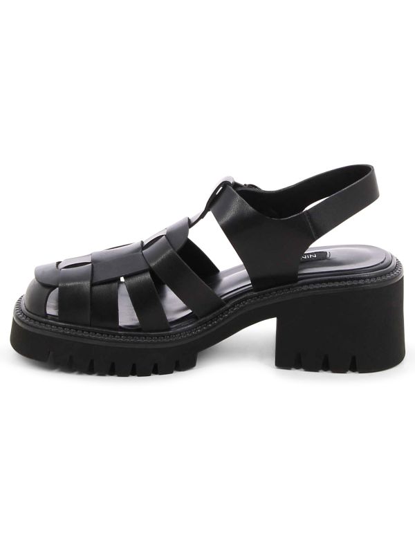 סנדלי גלדיאטור מטאליים לנשים