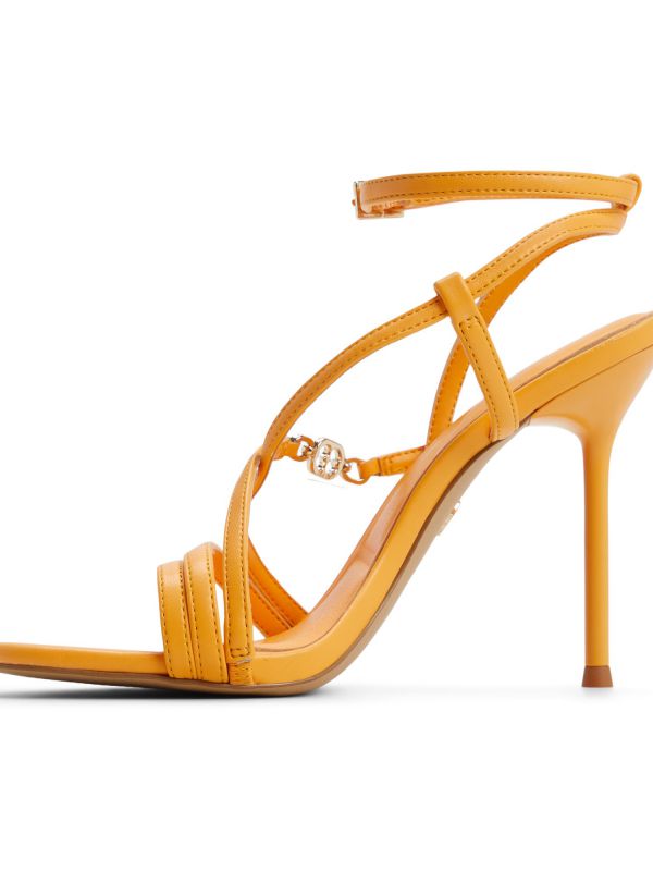 MOEY- סנדלי רצועות עם עקב סיכה לנשים