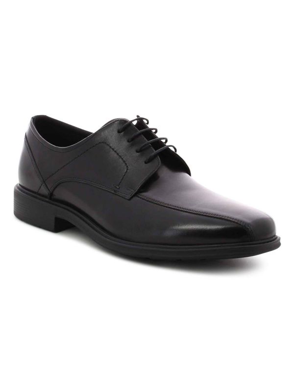 נעלים שחורות מחוייטות